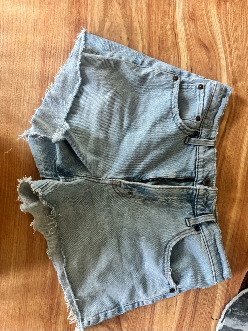 A&F 90’s relaxed cut off shorts